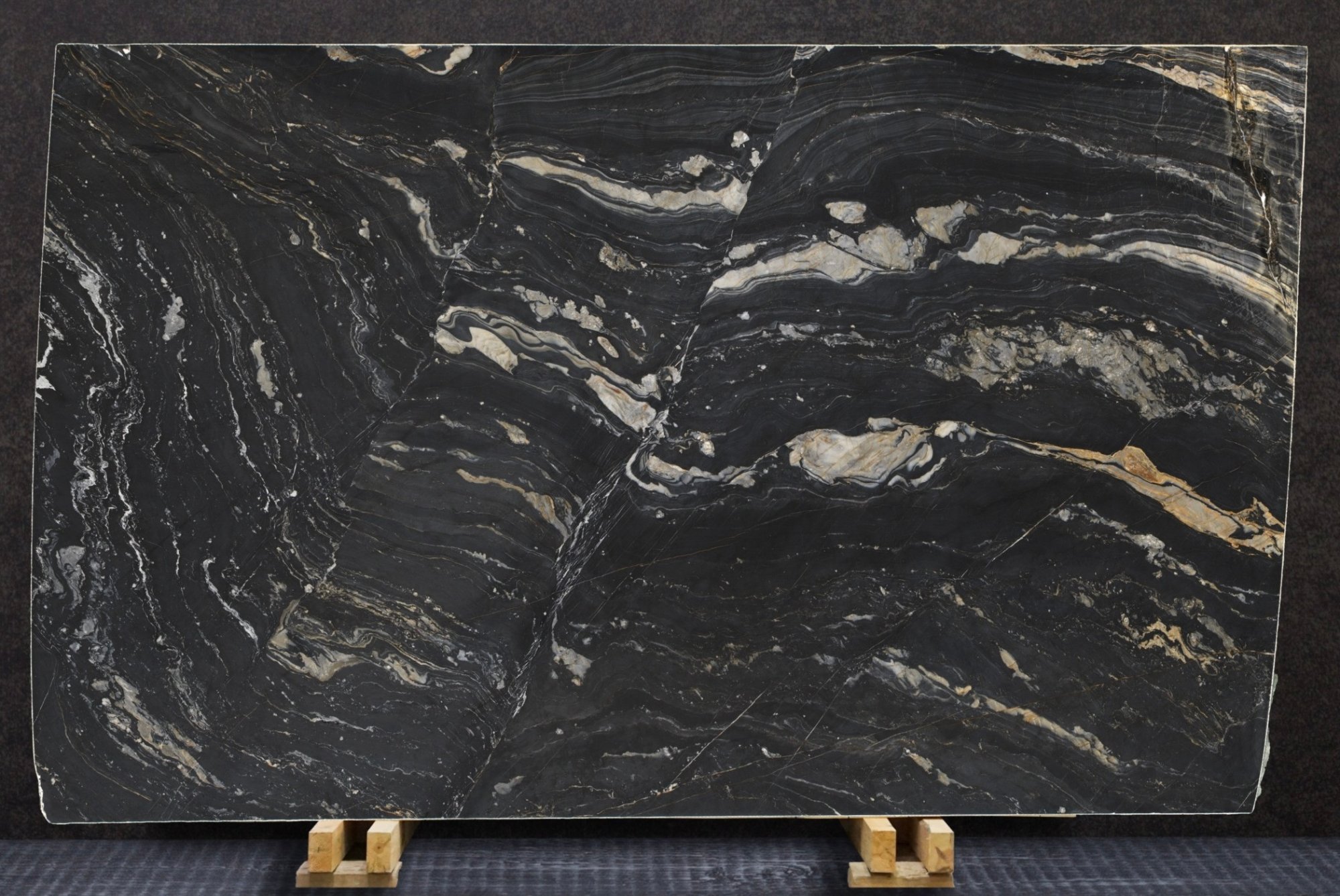 Nero Picasso — full slab